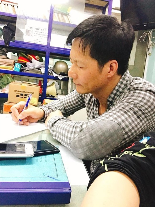 Ông xã của nữ người mẫu đến cơ quan công an để làm việc trực tiếp về câu chuyện đầy nguy hiểm cho con gái mình. - Tin sao Viet - Tin tuc sao Viet - Scandal sao Viet - Tin tuc cua Sao - Tin cua Sao