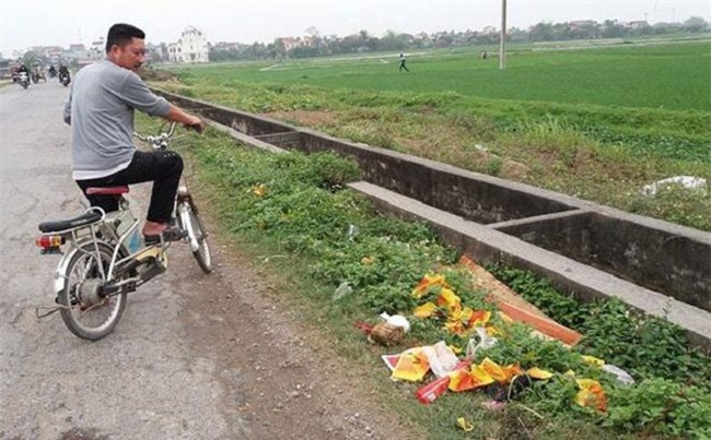 hi huu: bo nhan nham thi the con gai ve lo hau su o hai duong - 1