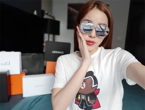 Chịu chơi như Kỳ Duyên: Bộ sưu tập kính trên dưới chục triệu khiến ai cũng thèm khát - Ảnh 14.