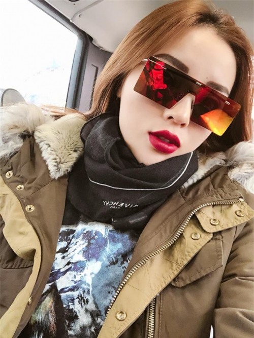 Chịu chơi như Kỳ Duyên: Bộ sưu tập kính trên dưới chục triệu khiến ai cũng thèm khát - Ảnh 16.