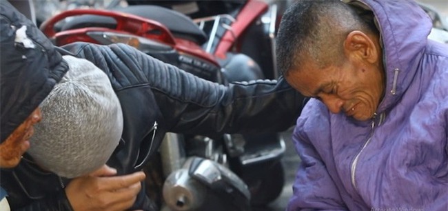 Chàng trai Huế giả làm ăn xin thử lòng người nghèo và cái kết khiến cộng đồng mạng lặng mình suy ngẫm - Ảnh 2.