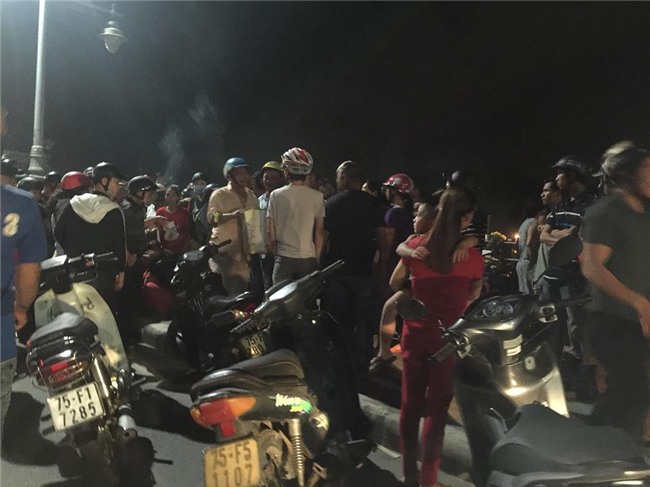 me cho 2 con nho 100 nghin dong va noi "me di chet", roi nhay xuong song tu tu - 1