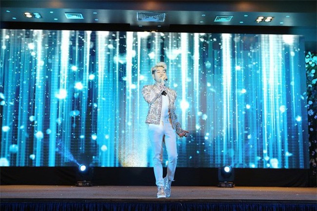 Tiết kiệm như Hồ Ngọc Hà: Hôm trước đầm dài hát nhạc tình, hôm sau cắt ngắn cho dễ nhảy đầm - Ảnh 9.