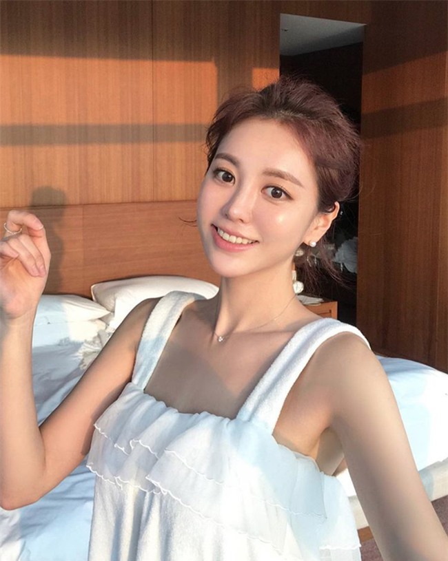 Dùng bông tẩy trang thấm đẫm dung dịch này rồi đắp mặt mỗi sáng, da vừa săn mịn lại vừa căng bóng - Ảnh 1.