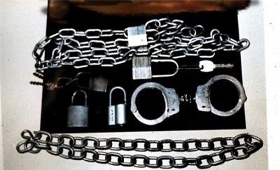 Nguyên mẫu của tên hề đáng sợ Pennywise trong phim IT: Gã hề biến thái Pogo, kẻ đã cưỡng bức, sát hại 33 nam thanh niên trong 6 năm - Ảnh 3.