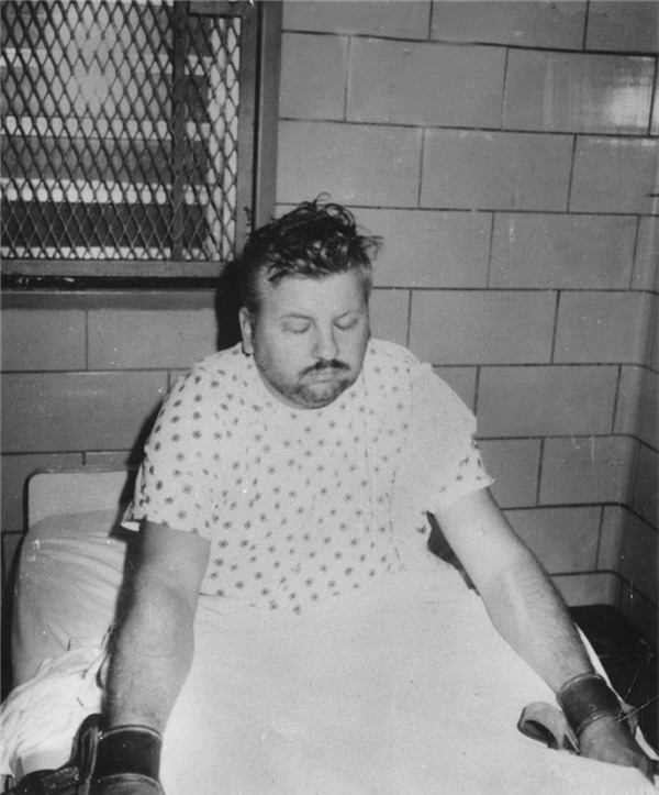 Nguyên mẫu của tên hề đáng sợ Pennywise trong phim IT: Gã hề biến thái Pogo, kẻ đã cưỡng bức, sát hại 33 nam thanh niên trong 6 năm - Ảnh 7.