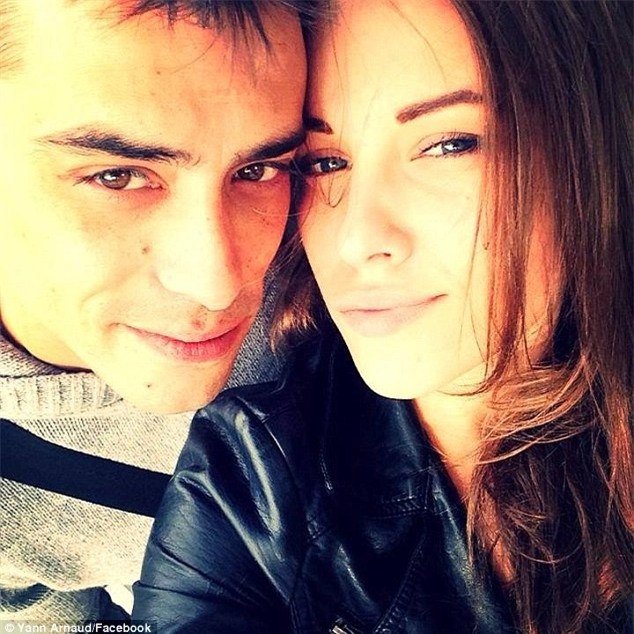 Gặp sự cố bất ngờ, diễn viên xiếc đu dây té xuống đất tử vong trước sự chứng kiến kinh hoàng của khán giả - Ảnh 6.