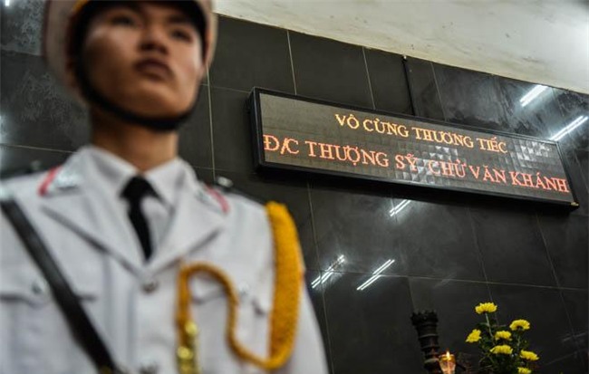 dong doi, nguoi than khoc nghen trong dam tang chien si canh sat pccc - 1