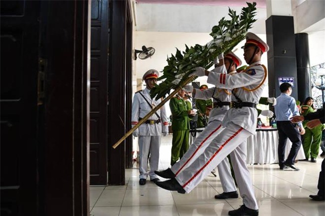 dong doi, nguoi than khoc nghen trong dam tang chien si canh sat pccc - 3