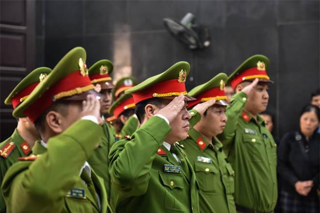 dong doi, nguoi than khoc nghen trong dam tang chien si canh sat pccc - 5