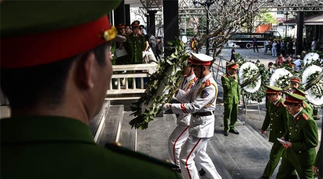dong doi, nguoi than khoc nghen trong dam tang chien si canh sat pccc - 7