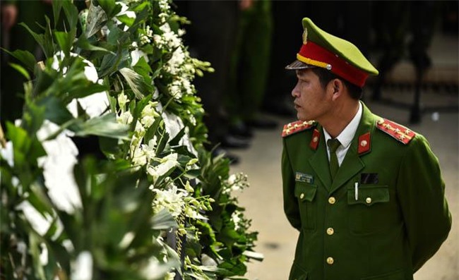 dong doi, nguoi than khoc nghen trong dam tang chien si canh sat pccc - 9