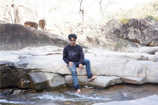 9x Gia Lai nổi tiếng khi biến các tác phẩm Ngữ văn thành rap: Từng nhờ rap mà bỏ được game - Ảnh 2.