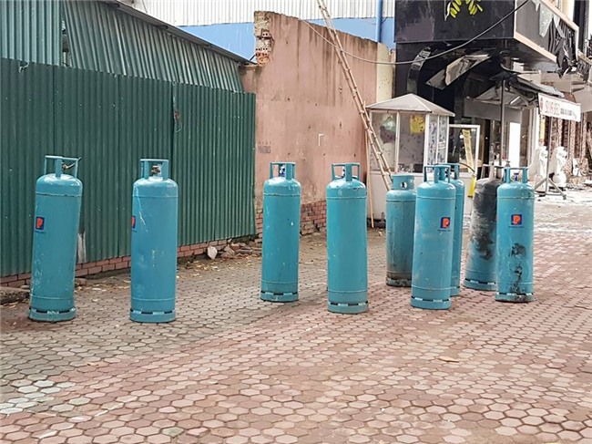 Nổ tung căn nhà 2 tầng nửa đêm: Nguyên nhân ban đầu được xác định do bình gas? - Ảnh 2.