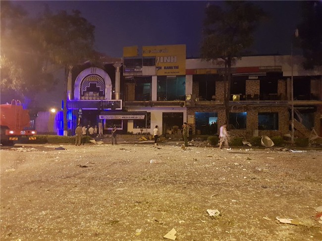 Nổ tung căn nhà 2 tầng nửa đêm: Nguyên nhân ban đầu được xác định do bình gas? - Ảnh 3.