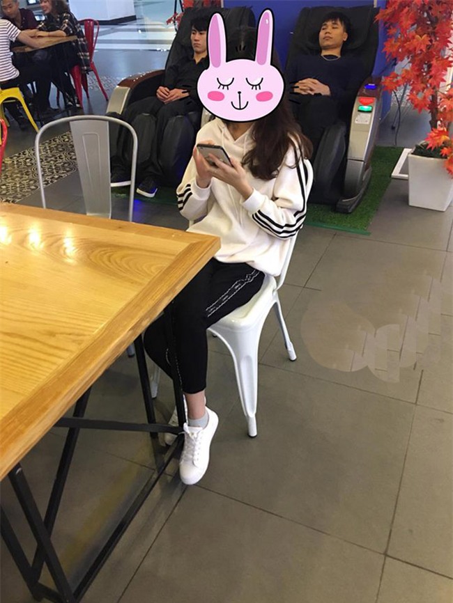 khoe tan do em gai tinh cu de tra thu, chang trai bi chui “sap mat” - 1