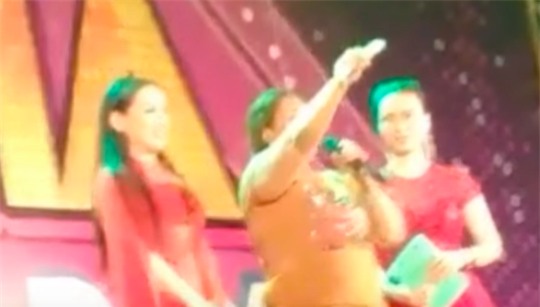 Công an vào cuộc vụ khán giả tố mất vàng trong sô diễn của Phi Nhung - Ảnh 1.