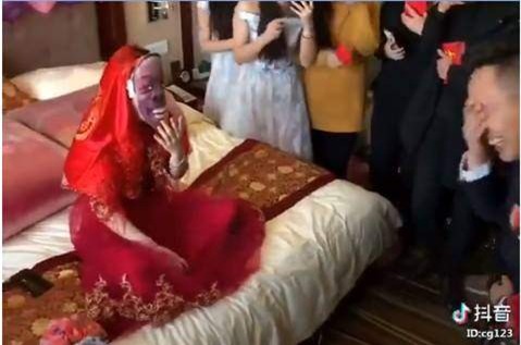 tan hon, chu re het hon khi bo mang che mat cua co dau - 2