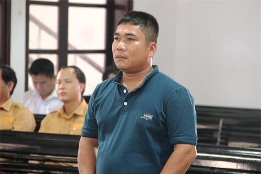 lang nguoi nghe con trai nha bao nguyen dinh quan xin giam an cho tai xe tong chet cha - 1