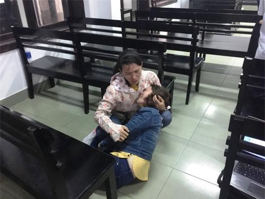 lang nguoi nghe con trai nha bao nguyen dinh quan xin giam an cho tai xe tong chet cha - 2