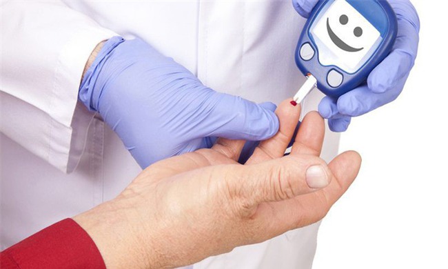 Bác sĩ khuyến cáo bệnh nhân bị tiểu đường hoại tử, cắt bỏ chân vì tự ý ngâm nước thuốc-2