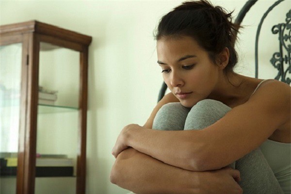 Họ đi rồi để mình em mặc chiếc váy cô dâu đứng khóc vật vã vì bị bỏ rơi ngay trong ngày cưới - Ảnh 2.