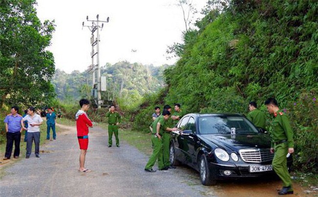 3 người tử vong trong xe Mercedes: Toà án mới xuống làm việc về đơn ly hôn