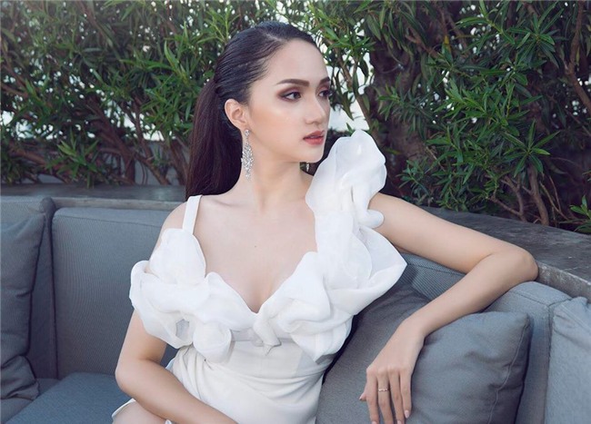 Vừa trở lại Thái Lan, Hoa hậu Hương Giang đã đốn tim fan với nhan sắc kiêu sa, lộng lẫy - Ảnh 1.