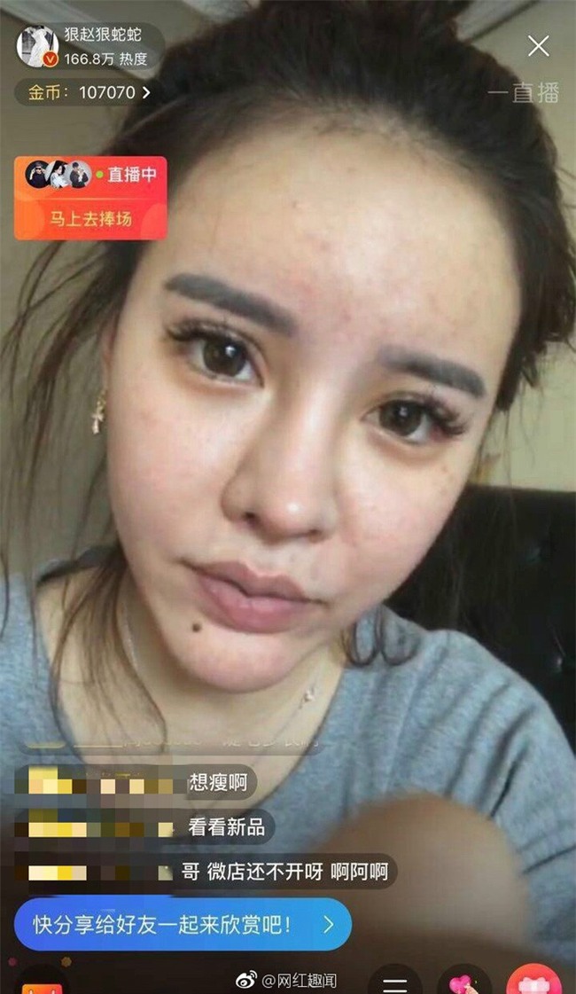 Sơ ý tắt chế độ tự động làm đẹp khi đang livestream, hot girl lộ mặt mộc khiến người hâm mộ hốt hoảng - Ảnh 4.