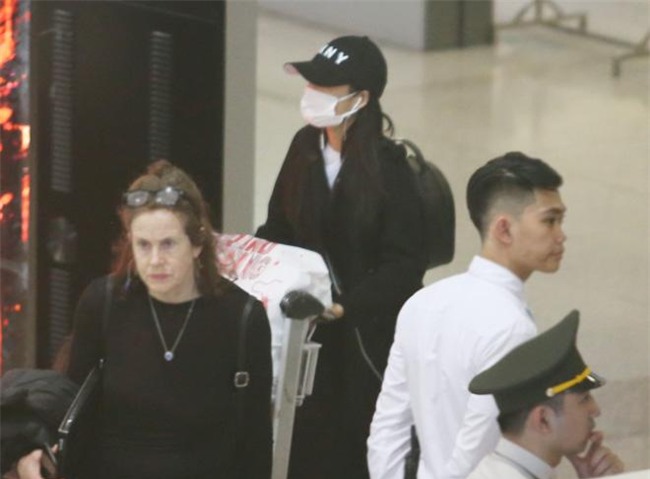 nha phuong che kin mat ve viet nam giua on ao tinh cam truong giang - nam em - 3