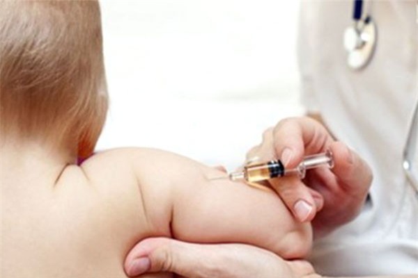 Bộ Y tế: Sẽ tiêm phòng bệnh sởi cho trẻ từ 6 tháng tuổi thay vì 9 tháng - Ảnh 2.