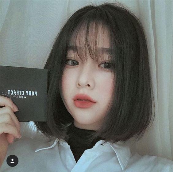 Bữa nay mình xin giới thiệu đến bạn một loạt kiểu tóc ngắn giúp bé gái trông như những cô gái xinh đẹp Hàn Quốc. Đảm bảo sẽ làm gia đình bạn không khỏi háo hức và phấn khích với kiểu tóc này.