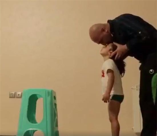 muon con thanh cong tu viec nho nhat, cha me hay hoc theo cach cua ong bo nay! - 3