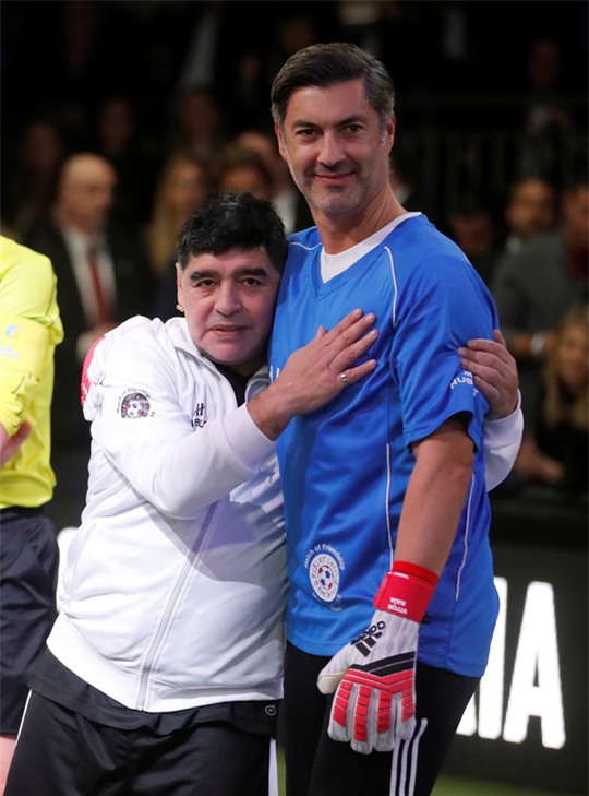 Mourinho dẫn dắt Usaint Bolt đối đầu đội bóng của Maradona - Ảnh 10.