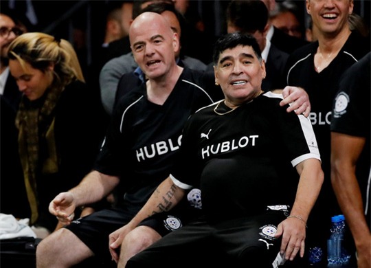 Mourinho dẫn dắt Usaint Bolt đối đầu đội bóng của Maradona - Ảnh 2.