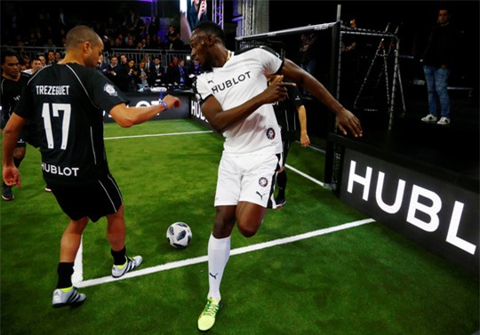 Mourinho dẫn dắt Usaint Bolt đối đầu đội bóng của Maradona - Ảnh 6.