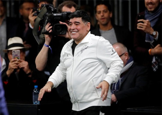 Mourinho dẫn dắt Usaint Bolt đối đầu đội bóng của Maradona - Ảnh 9.