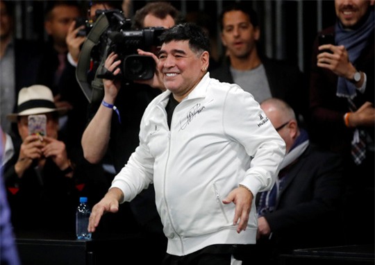 Mourinho dẫn dắt Usaint Bolt đối đầu đội bóng của Maradona - Ảnh 9.