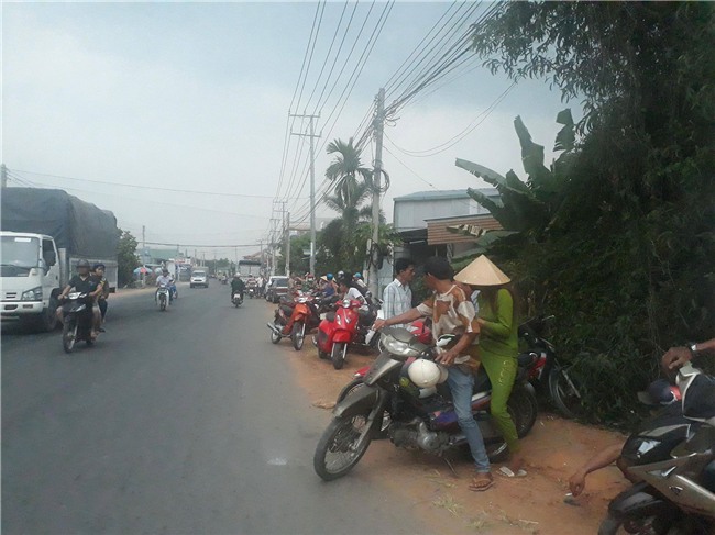 Bình Dương: Cô gái đi phơi đồ phát hiện hàng xóm tử vong trong tư thế treo cổ - Ảnh 2.