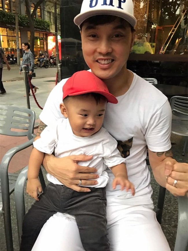 bat ngo voi hinh anh o nha cua anh chang xam tro duy manh, tuan hung hinh anh 21