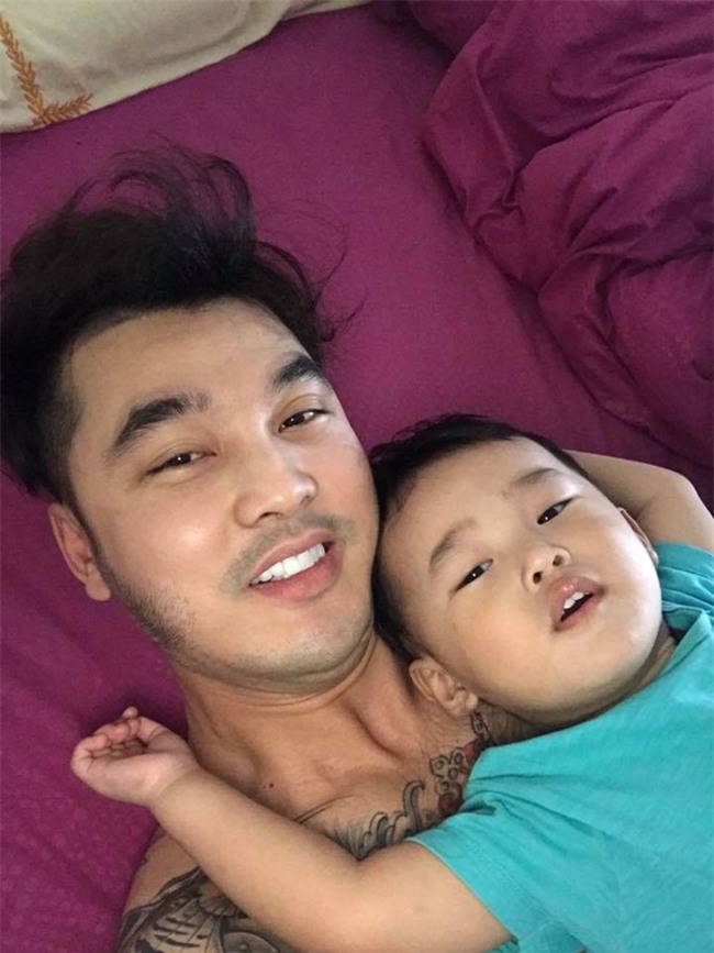 bat ngo voi hinh anh o nha cua anh chang xam tro duy manh, tuan hung hinh anh 24