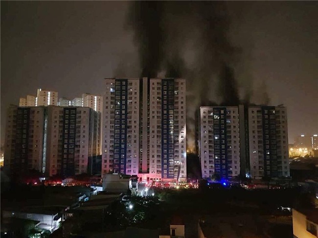 cháy lớn,cháy chung cư,chung cư Carina,Chung cư cao cấp,cháy lớn ở TP HCM