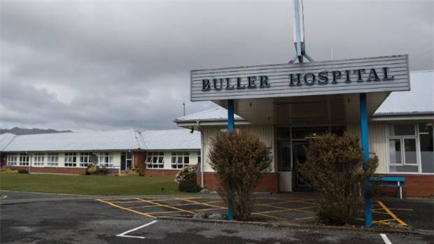 Đưa con đến bệnh viện cấp cứu, bác sĩ từ chối khám vì nguyên nhân khiến ai cũng phẫn nộ - Ảnh 2.