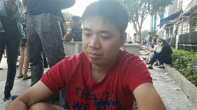 Người thoát nạn sau vụ hỏa hoạn ở chung cư Carina: Bấm còi báo cháy không kêu, tôi phải đi gõ cửa từng nhà để hô hoán - Ảnh 2.