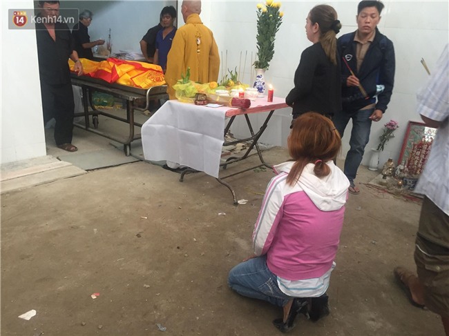 Xót xa khi chứng kiến cảnh tượng 3 quan tài đặt cạnh nhau sau khi bà ngoại, con gái và cháu gái 2 tuổi tử vong trong vụ cháy kinh hoàng - Ảnh 3.