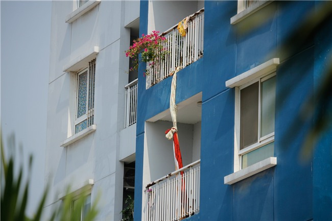 Vụ cháy chung cư Carina: Không loại trừ khả năng cài đặt gây nổ, hệ thống cửa ngăn cháy bị kê chặn ở tất cả các tầng - Ảnh 2.