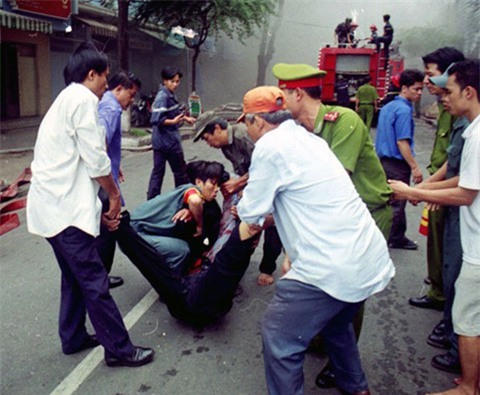 16 năm sau thảm họa ITC, người Sài Gòn lại bàng hoàng trước nỗi đau và mất mát quá lớn trong vụ cháy chung cư Carina - Ảnh 4.