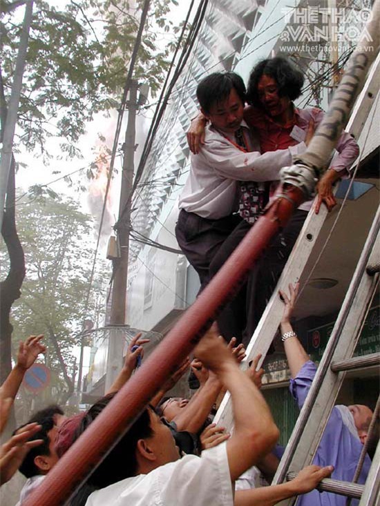 16 năm sau thảm họa ITC, người Sài Gòn lại bàng hoàng trước nỗi đau và mất mát quá lớn trong vụ cháy chung cư Carina - Ảnh 8.