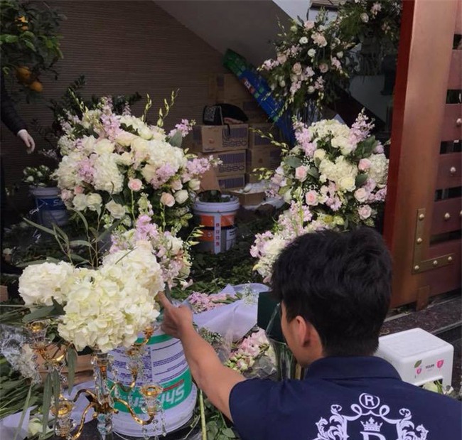 Đám cưới 2 tỷ đồng tại Quảng Ninh với sự góp mặt của nhiều ngôi sao nổi tiếng, mời 1000 khách khiến MXH ngất ngây - Ảnh 10.