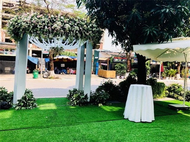 Đám cưới 2 tỷ đồng tại Quảng Ninh với sự góp mặt của nhiều ngôi sao nổi tiếng, mời 1000 khách khiến MXH ngất ngây - Ảnh 2.